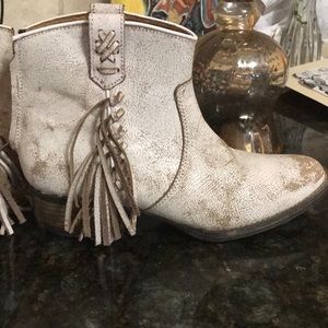 Very volatile western boots